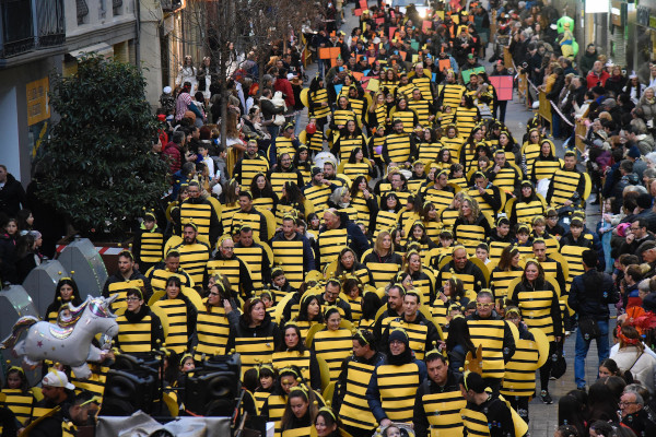 Huesca celebra un Carnaval 2025 multitudinario y lleno de color