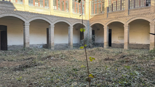 Imagen Comienzan los trabajos de limpieza y conservación en los patios del...